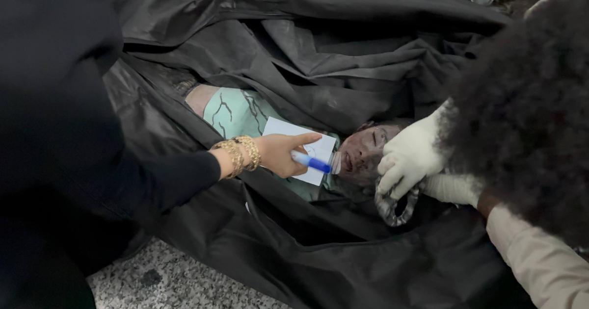 Imagen facilitada por el Departamento de Prensa Exterior iraní muestra a una víctima del ataque a una escuela para niñas en Minab, sur de Irán, el 28 de febrero de 2026.