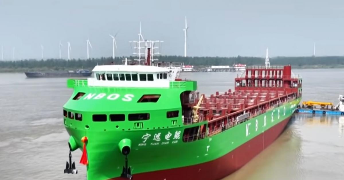 nuevo-barco-electrico-chino-contenedores