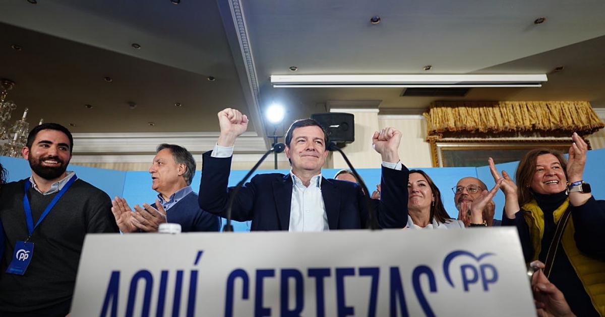 Alfonso Fernández Mañueco celebra los resultados electorales del 15M.