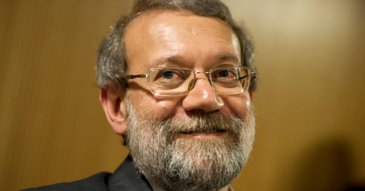 El entonces presidente del Parlamento iraní y exnegociador nuclear principal de Teherán, Ali Larijani, atendiendo a la prensa el 9 de octubre de 2013 en Ginebra (Suiza).