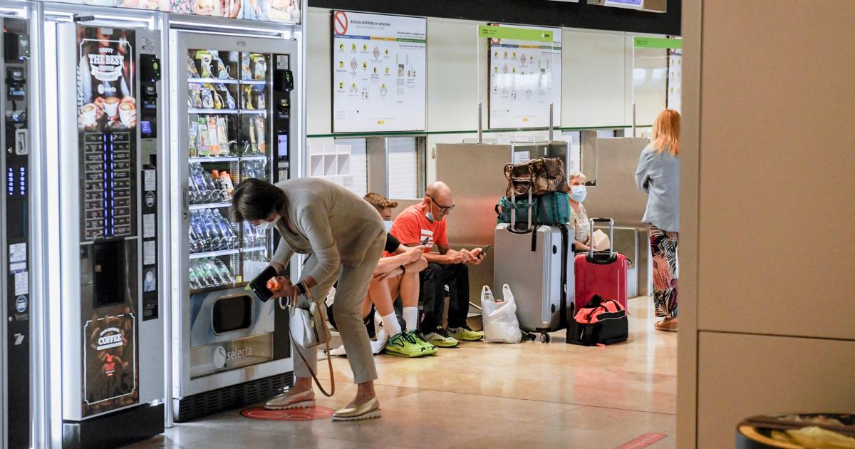 Varias máquinas expendedoras en el aeropuerto de Barajas.