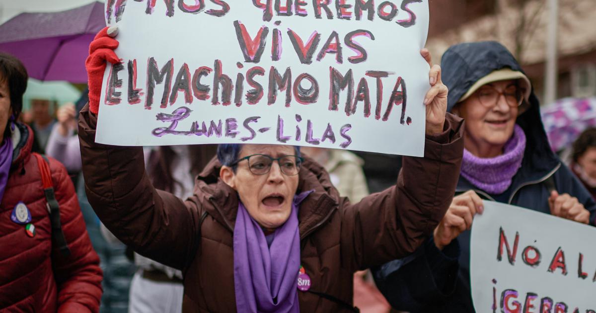 Pancarta durante una manifestación feminista en Navarra.