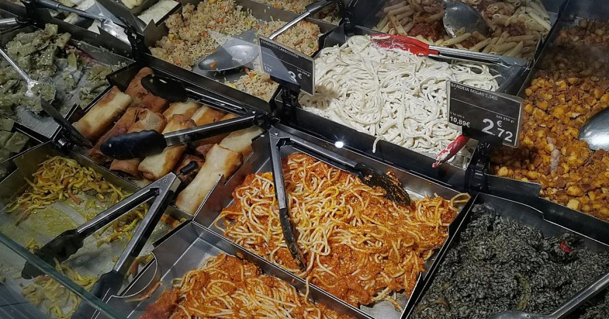 Platos preparados en el supermercado Carrefour.