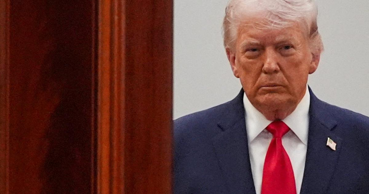 El presidente de EEUU, Donald Trump, antes de su intervención televisada para hablar sobre la guerra con Irán desde el Salón de la Cruz de la Casa Blanca, el 1 de abril de 2026.