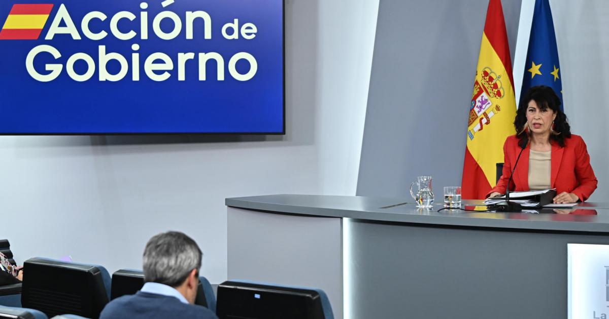 MADRID, 07/04/2026.-La ministra de Igualdad, Ana Redondo, en rueda de prensa tras la reunión del Consejo de Ministros, este martes en el Palacio de la Moncloa, en Madrid. EFE/ Fernando Villar