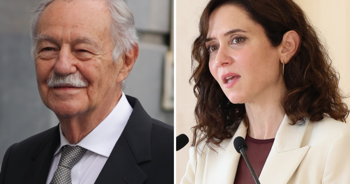 El escritor Eduardo Mendoza y la presidenta de la Comunidad de Madrid, Isabel Díaz Ayuso.