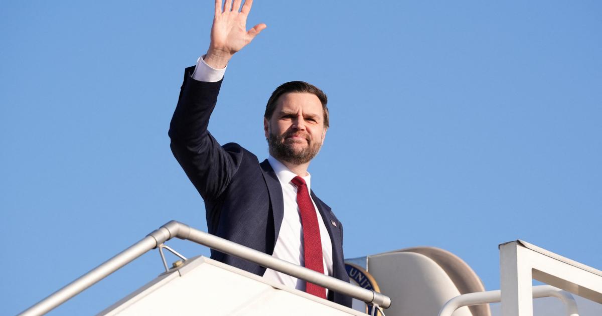U.S. Vice President JD Vance waves as he boards Air Force Two, after peace talks with Iran in Islamabad, Pakistan, Sunday, April 12, 2026. Jacquelyn Martin/Pool via REUTERS