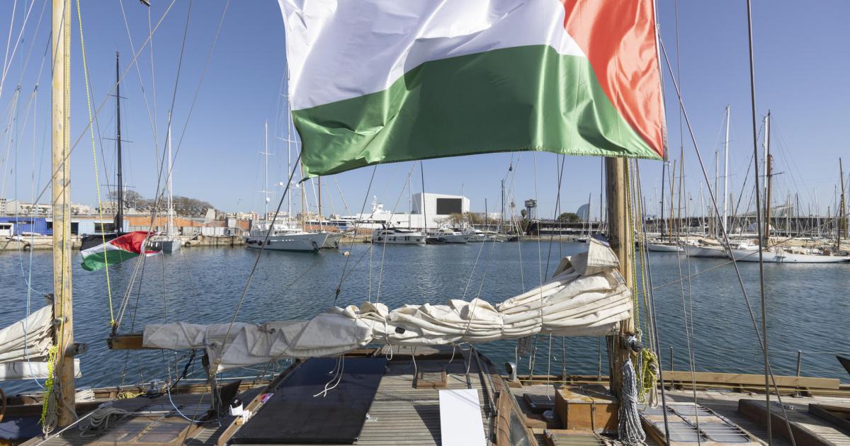 GRAFCAT1040. BARCELONA (ESPAÑA), 10/04/2026.-Aspecto de uno de los barcos de la Global Sumud Flotilla,   anclados en el Moll d'Espanya del Port de Barcelona antes de su partida hacia Gaza el próximo domingo desde Barcelona. EFE/Marta Pérez
