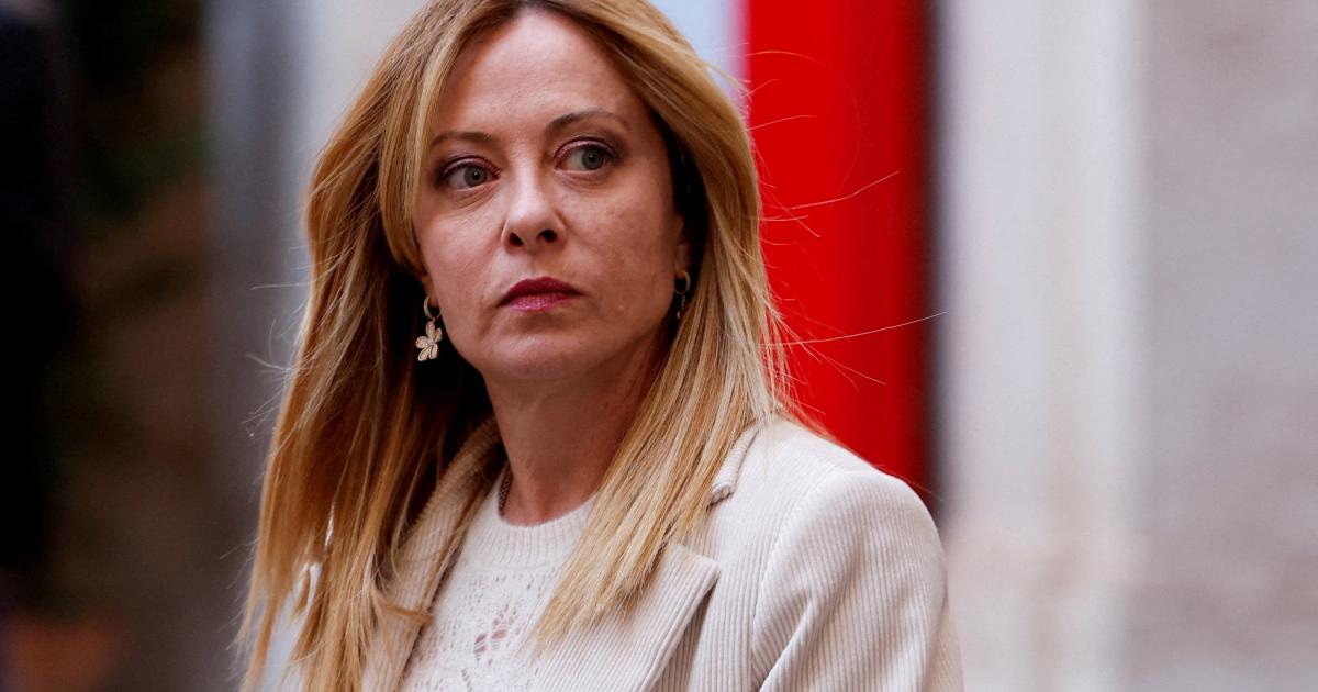 La primera ministra italiana, Giorgia Meloni, mientras espera la llegada del presidente de Chipre, Nikos Christodoulides, en el Palacio Chigi, en Roma, el 26 de febrero de 2026.