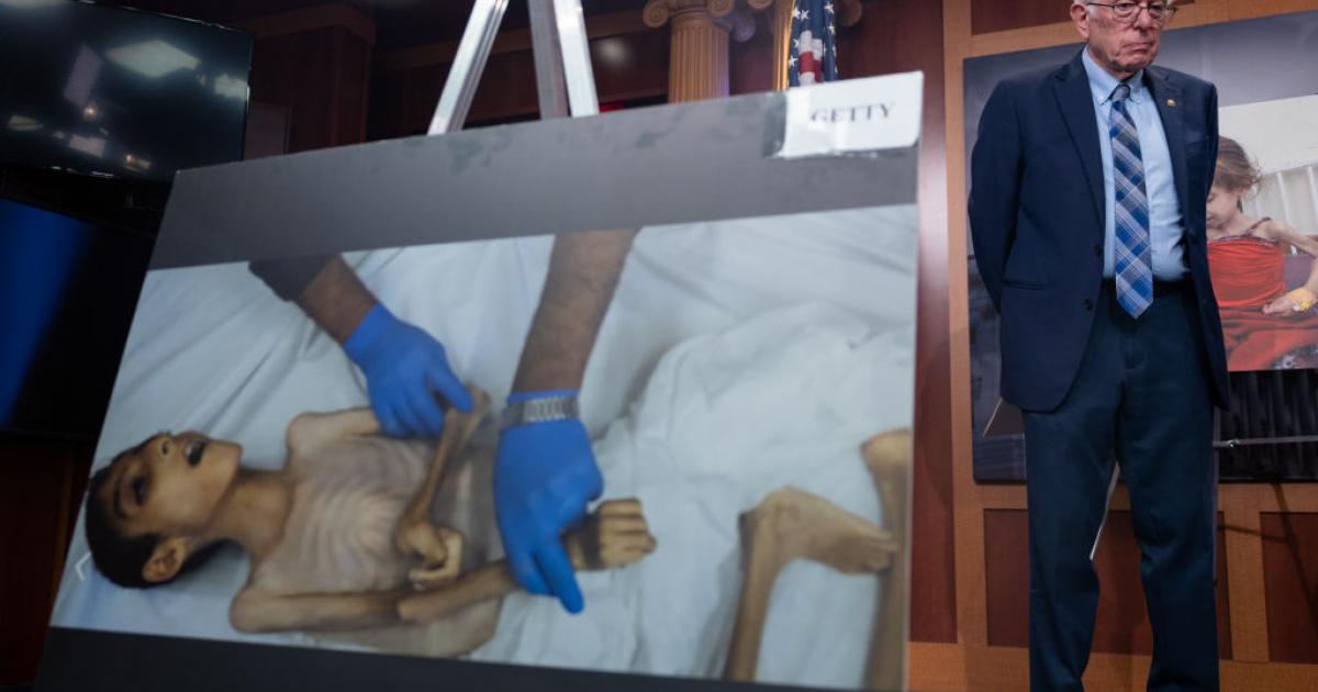 El senador Bernie Sanders, en una rueda de prensa para explicar sus planes contra las ventas de armas ofensivas a Israel, en Washington DC, el 19 de noviembre de 2024.