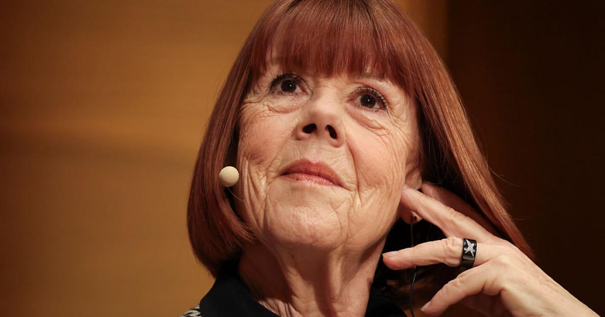 Gisele Pelicot, el 24 de febrero de 2026, presentando la edición alemana de sus memorias en una lectura pública en Laeiszhalle, Hamburgo (Alemania).