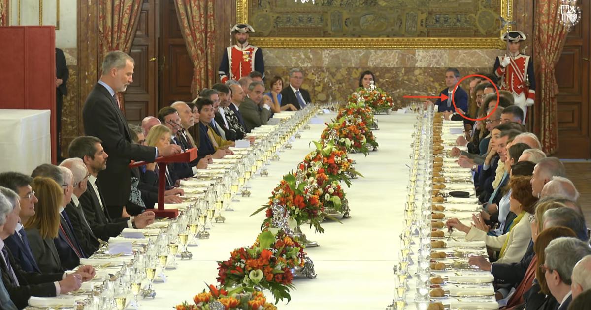 Los reyes de España en un almuerzo con escritores