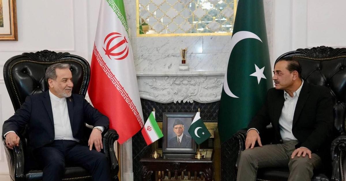 El ministro de Exteriores de Irán, Abás Araqchi, en Islamabad (Pakistán).
