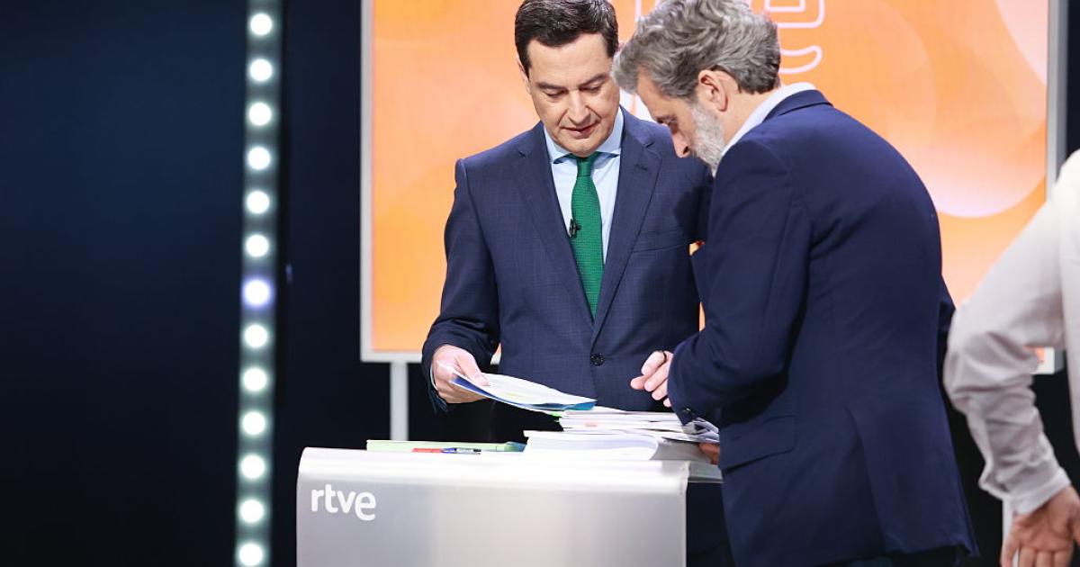 Juanma Moreno en el debate electoral.