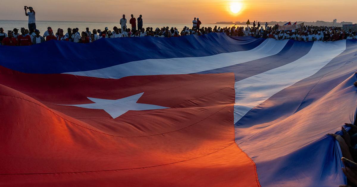 Celebraciones del Día Internacional de los Trabajadores, el 1 de mayo de 2026, cerca de la Embajada de EEUU en La Habana (Cuba), para protestar contra las sanciones y los bloqueos norteamericanos.