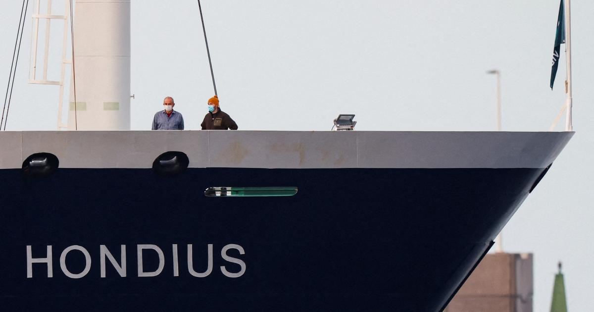 People wearing masks stand aboard the cruise ship MV Hondius at the port of Granadilla de Abona, after being affected by a hantavirus outbreak, in Tenerife, Spain, May 10, 2026. REUTERS/Hannah McKay      TPX IMAGES OF THE DAY