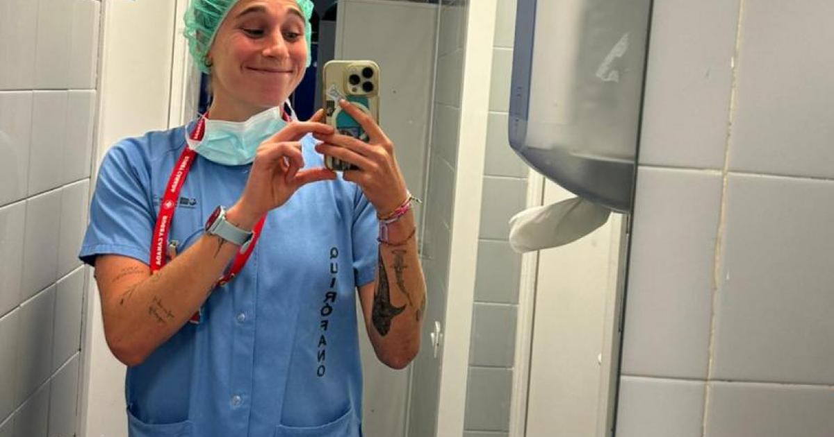 Olivia Fresneda en unas prácticas de su carrera de Medicina.