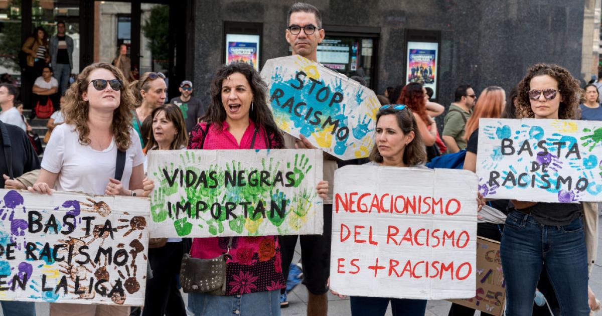 Protesta en Madrid para apoyar al futbolista brasileño Vinicius Jr. tras ser víctima de ataques racistas, en la Plaza del Callao, el 4 de junio de 2023.