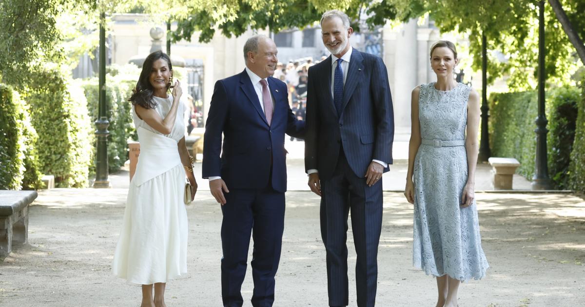 Los reyes Felipe y Letizia y Alberto y Charlene de Mónaco, muy cómplices en el Jardín Botánico de Madrid