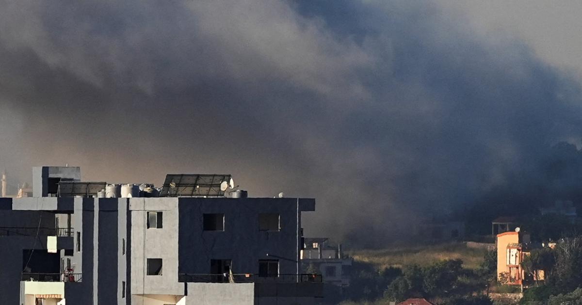 Imagen de un bombardeo israelí en el sur de Líbano, visto desde Nabatieh.