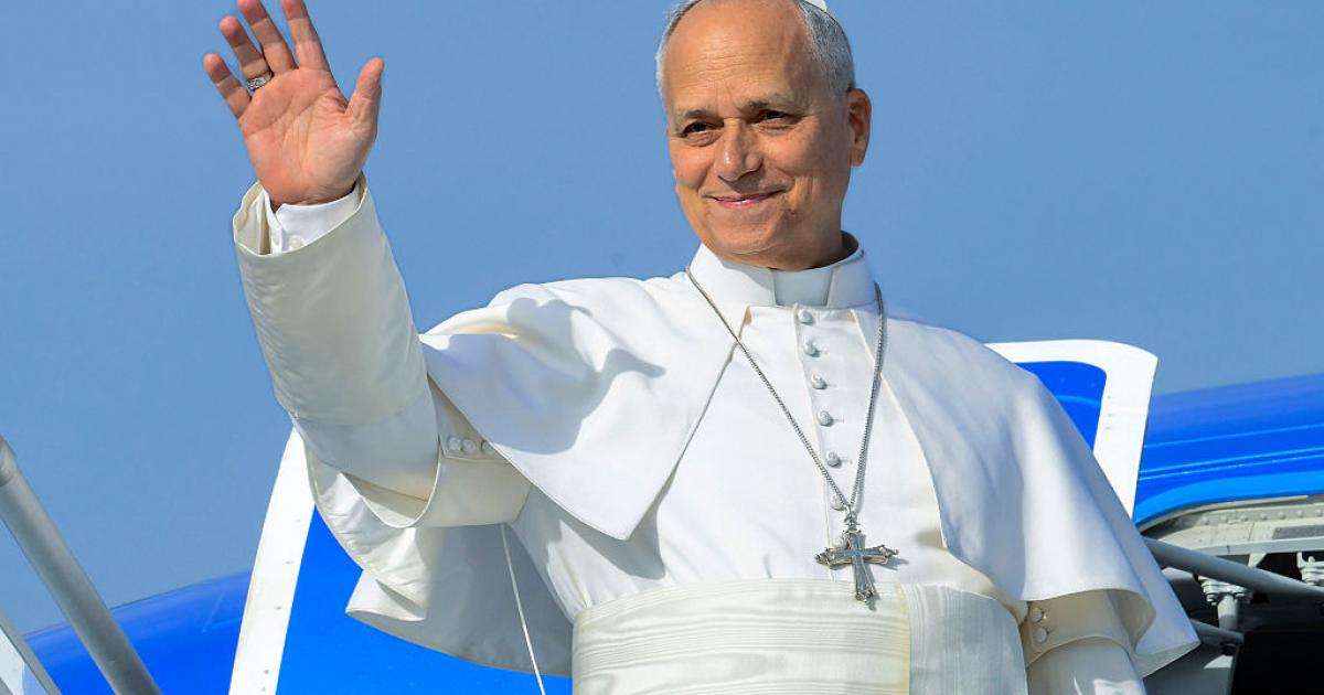 El Papa Leon XIV a su salida del aeropuerto de Roma este sábado.