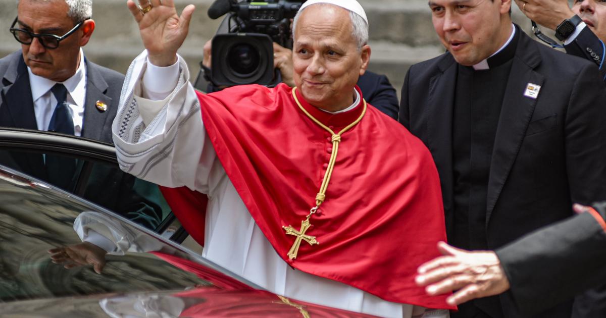 El papa León XIV en su llegada a Barcelona.