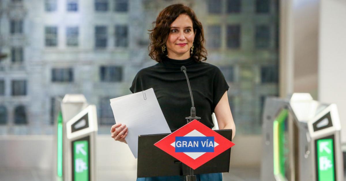 Isabel Díaz Ayuso, en el metro de Gran Vía