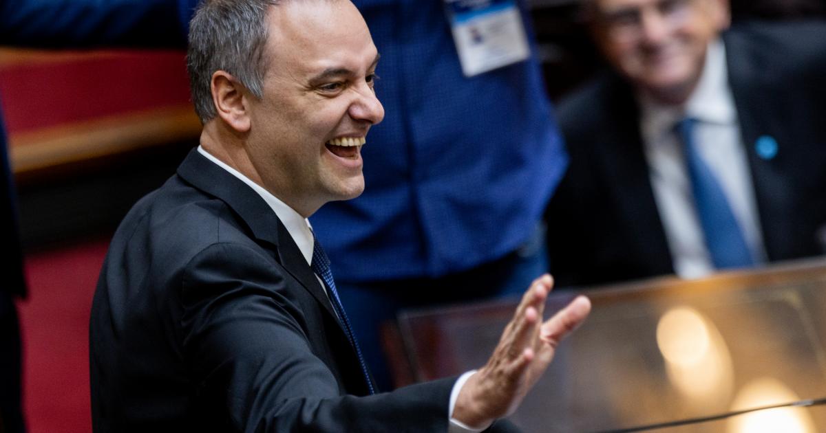 Manuel Adorni, jefe de gabinete del presidente argentino, Javier Milei; declarando en el Congreso.