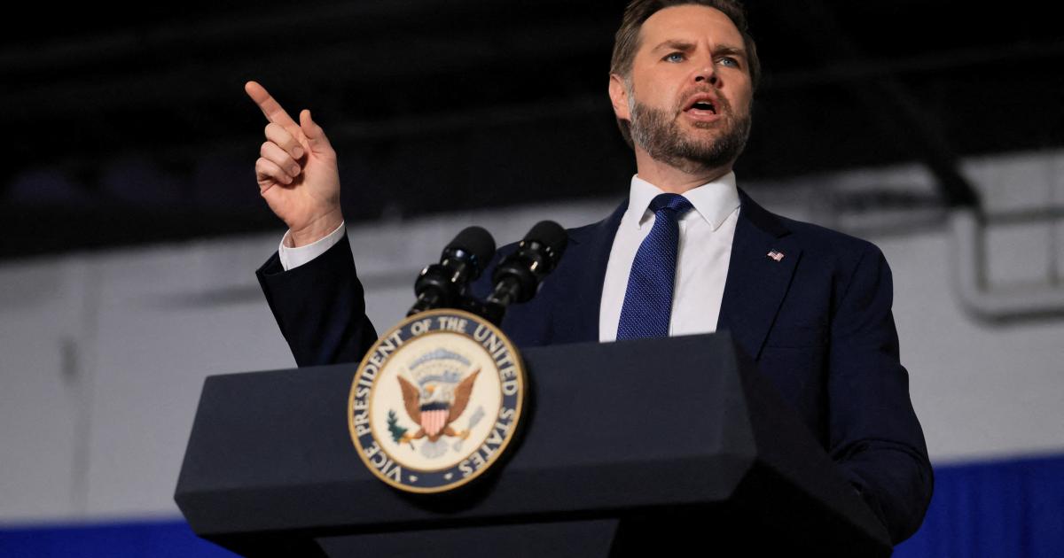 El vicepresidente de EEUU, JD Vance, pronuncia un discurso durante un evento en Gold Coast Studios, el 17 de junio de 2026, en Bethpage, (Nueva York).