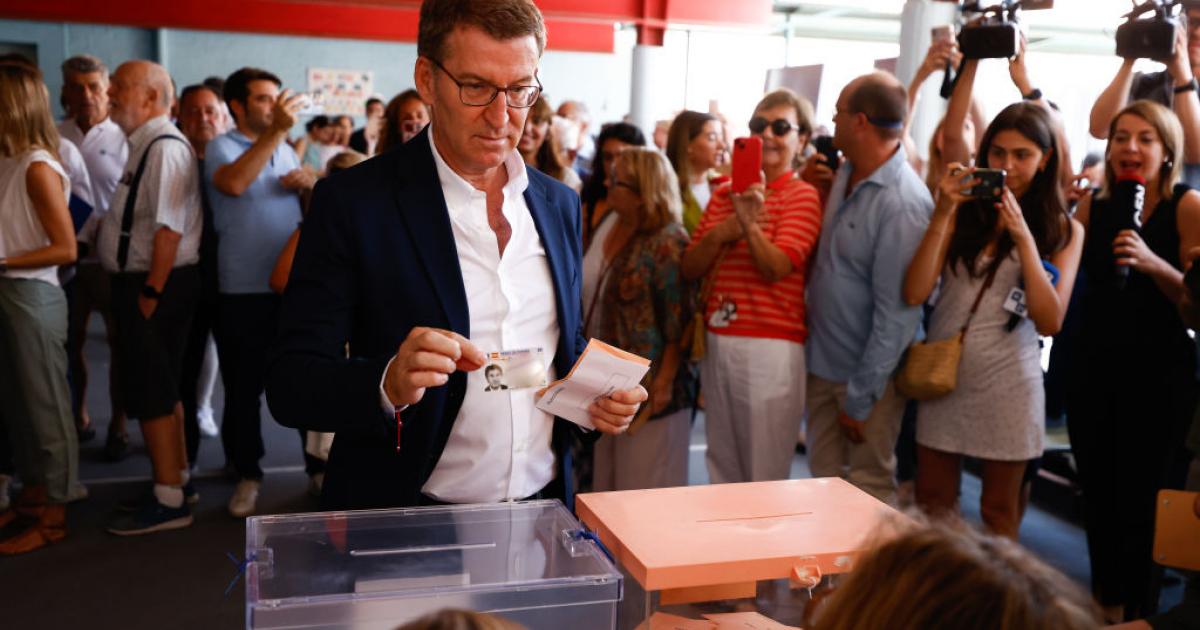 El presidente del PP, Alberto Núñez Feijóo, votando en las generales del 23 de julio de 2023