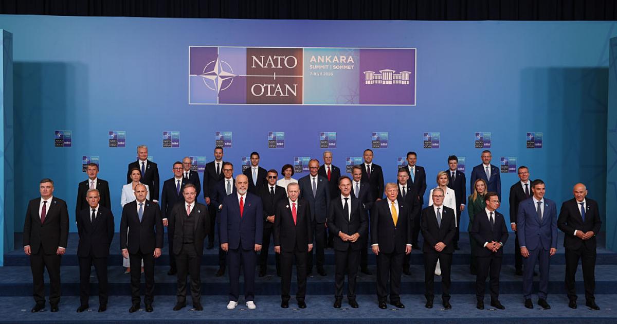 Los líderes de los países miembros de la OTAN posan para la tradicional foto de familia en la Cumbre de Ankara (Turquía), el 8 de julio de 2026.
