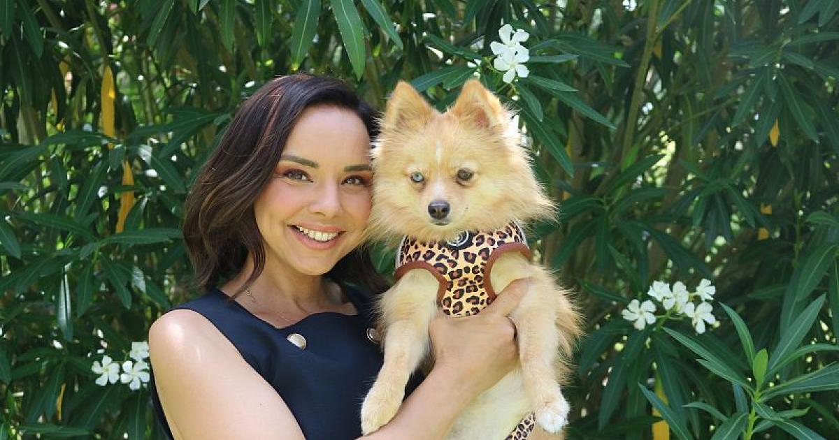 Chenoa posa junto a su perra Cloe para el programa 'Dog House'