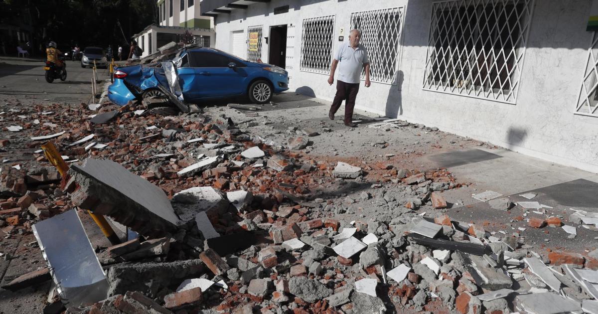 Daños del terremoto en Cali (Colombia).