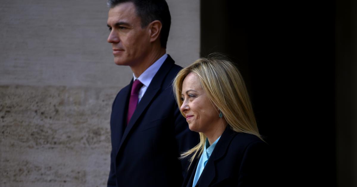 El presidente del Gobierno, Pedro Sánchez, y la primera ministra italiana, Giorgia Meloni.