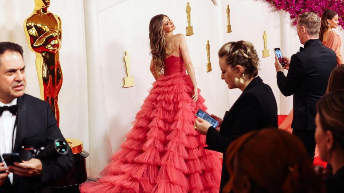 Nikki Novak, a su llegada a la ceremonia de los Oscar el 10 de marzo de 2024 en Los Angeles.