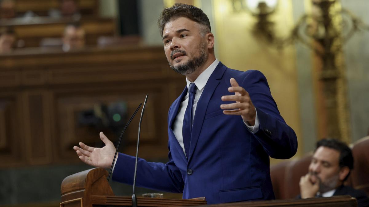 El portavoz de ERC en el Congreso, Gabriel Rufián durante su intervención en el debate de investidura del líder del PP, Alberto Núñez Feijóo