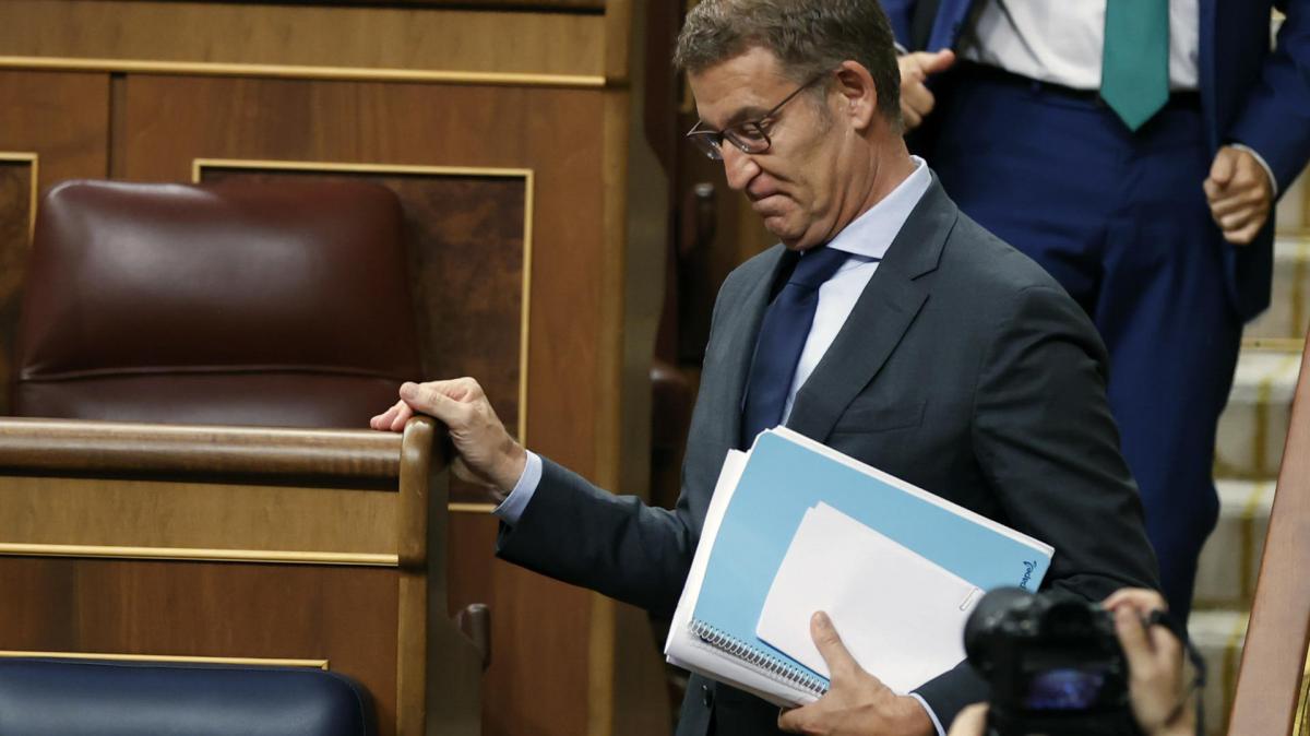 El candidato a la presidencia del Gobierno y presidente del PP, Alberto Núñez Feijóo, tras su intervención en la segunda jornada del debate de su investidura, en el Congreso este miércoles.