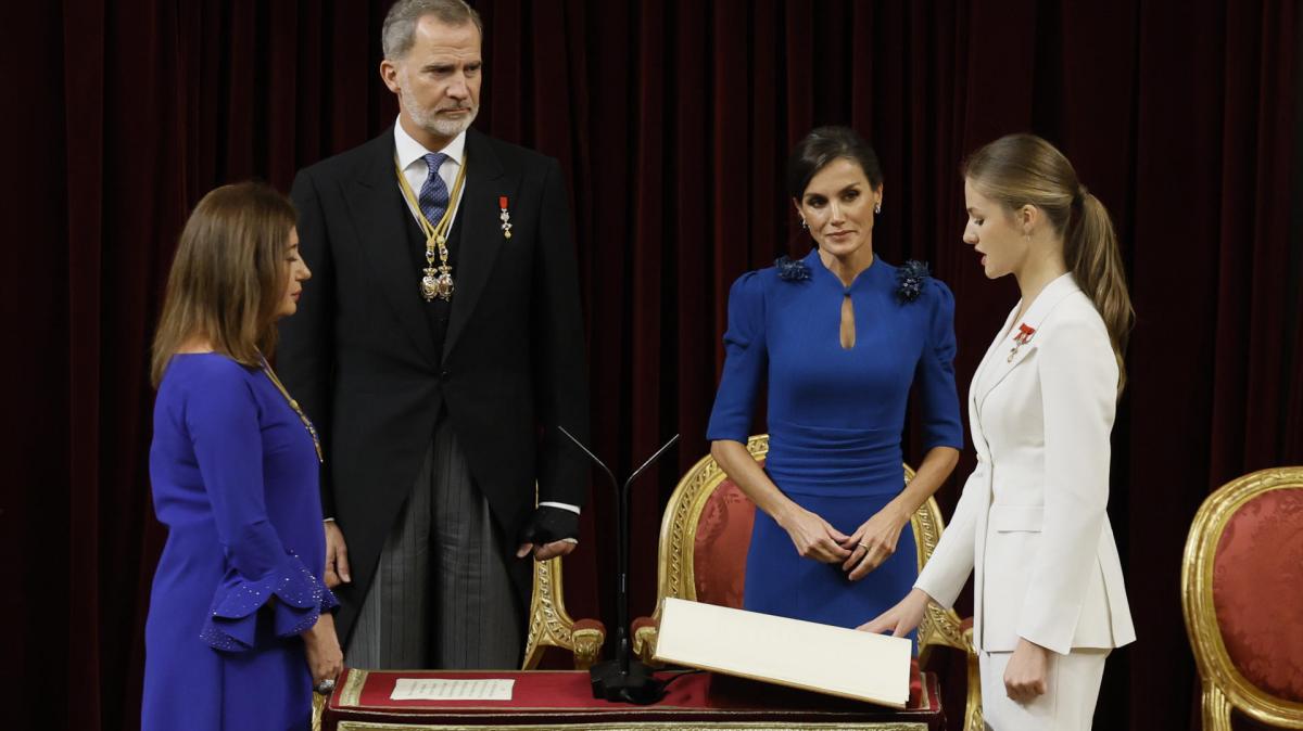 La princesa Leonor, jurando la Constitución en el Congreso de los Diputados.