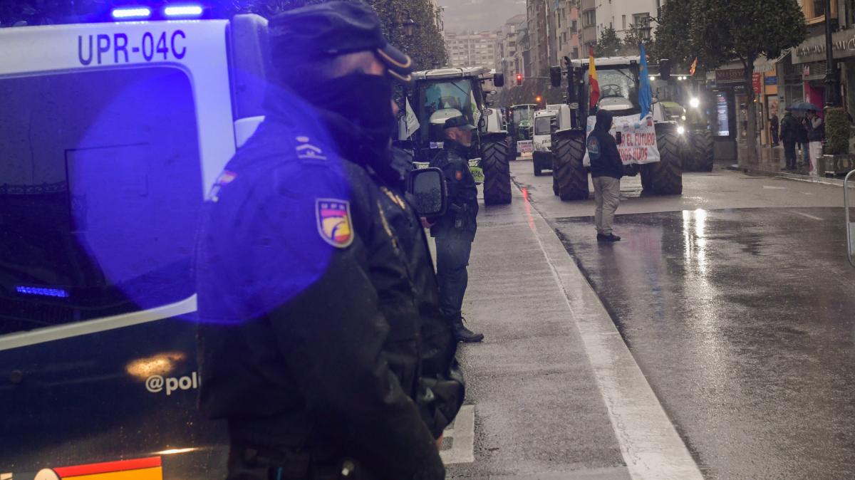 Agricultores abandonan la concentración en Oviedo
