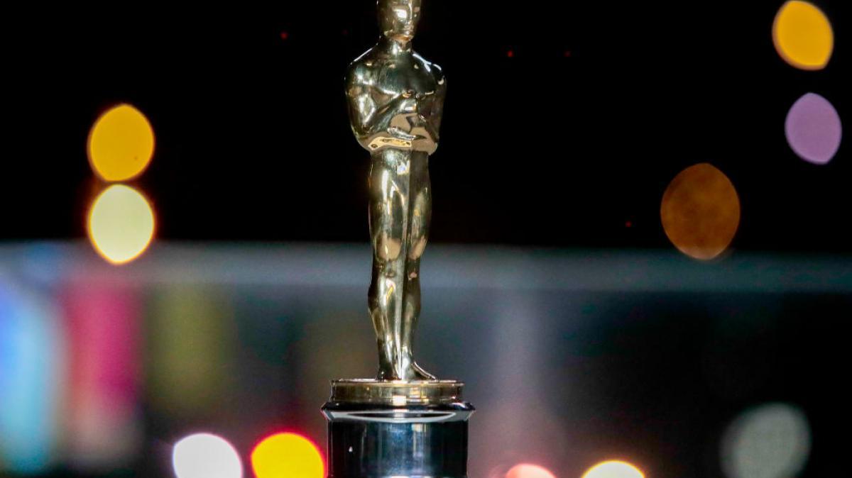 Una estatuilla de los Premios Oscar.