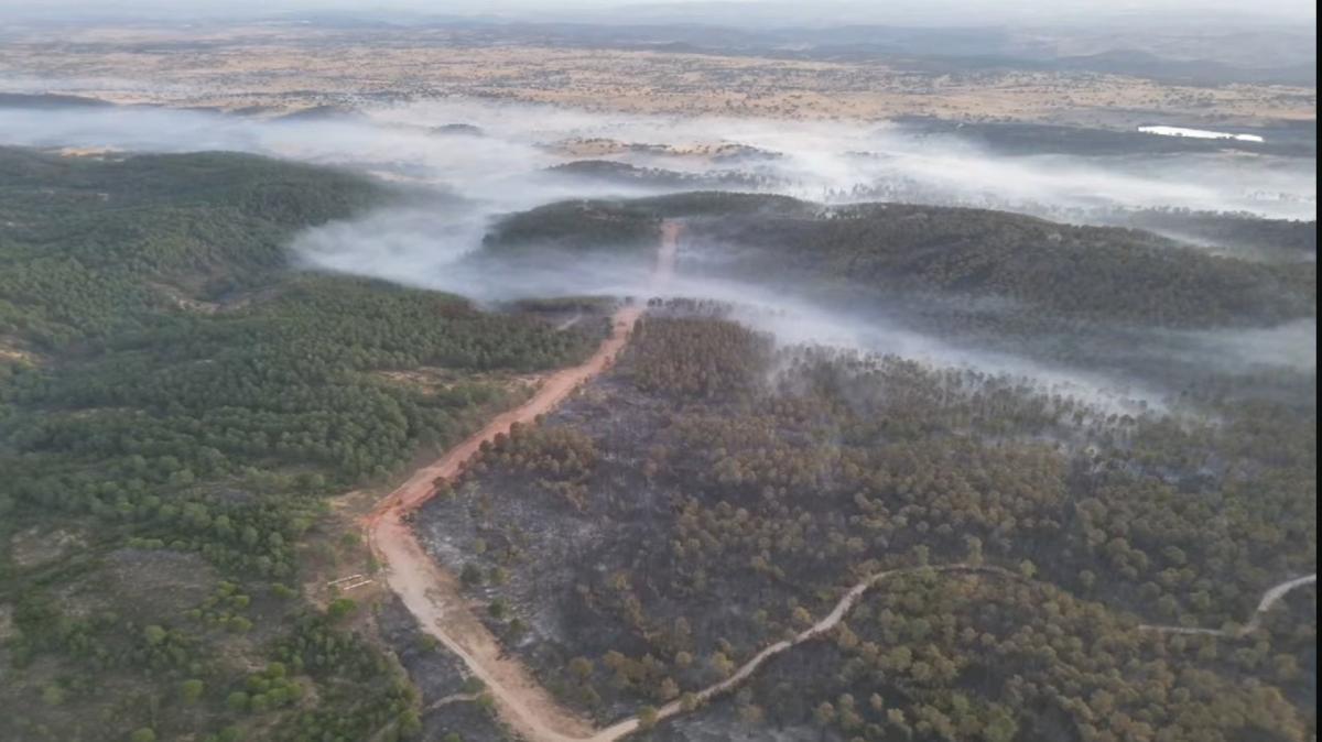 Vista del incendio en Aroche, (Huelva, Andalucía).