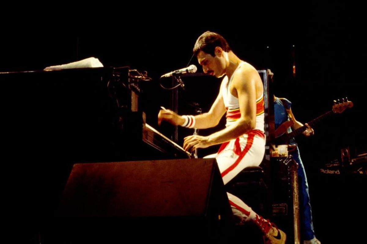 Freddie Mercury en un concierto de Queen en 1982.