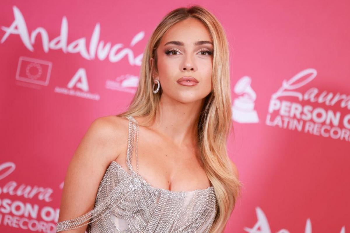 Ana Mena en el homenaje a Laura Pausini en Sevilla celebrado en el marco de los Grammy Latinos.