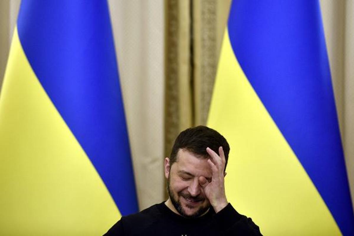 El presidente ucraniano, Volodímir Zelenski, riéndose.