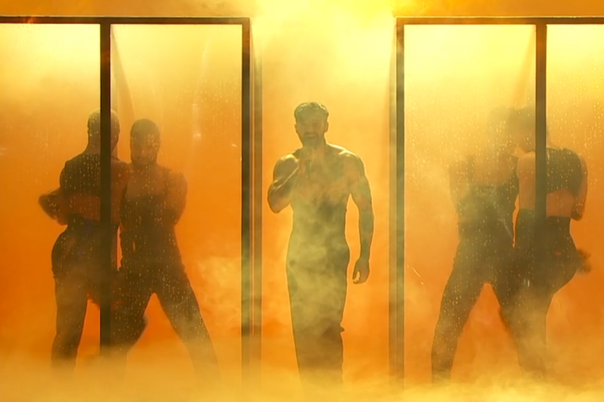 Un momento de la actuación de Jorge González en el Benidorm Fest.