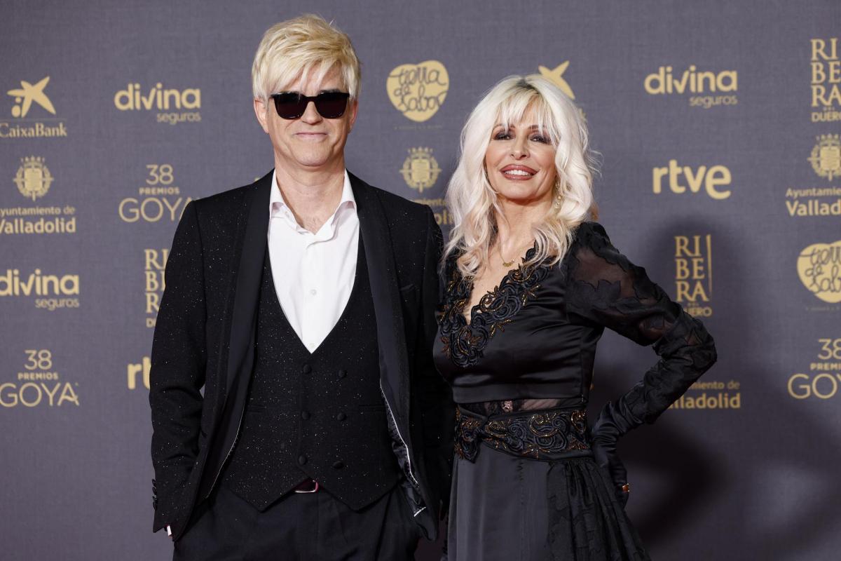 Nebulossa (Mery Bas y Mark Dasousa) en los Premios Goya 2024.