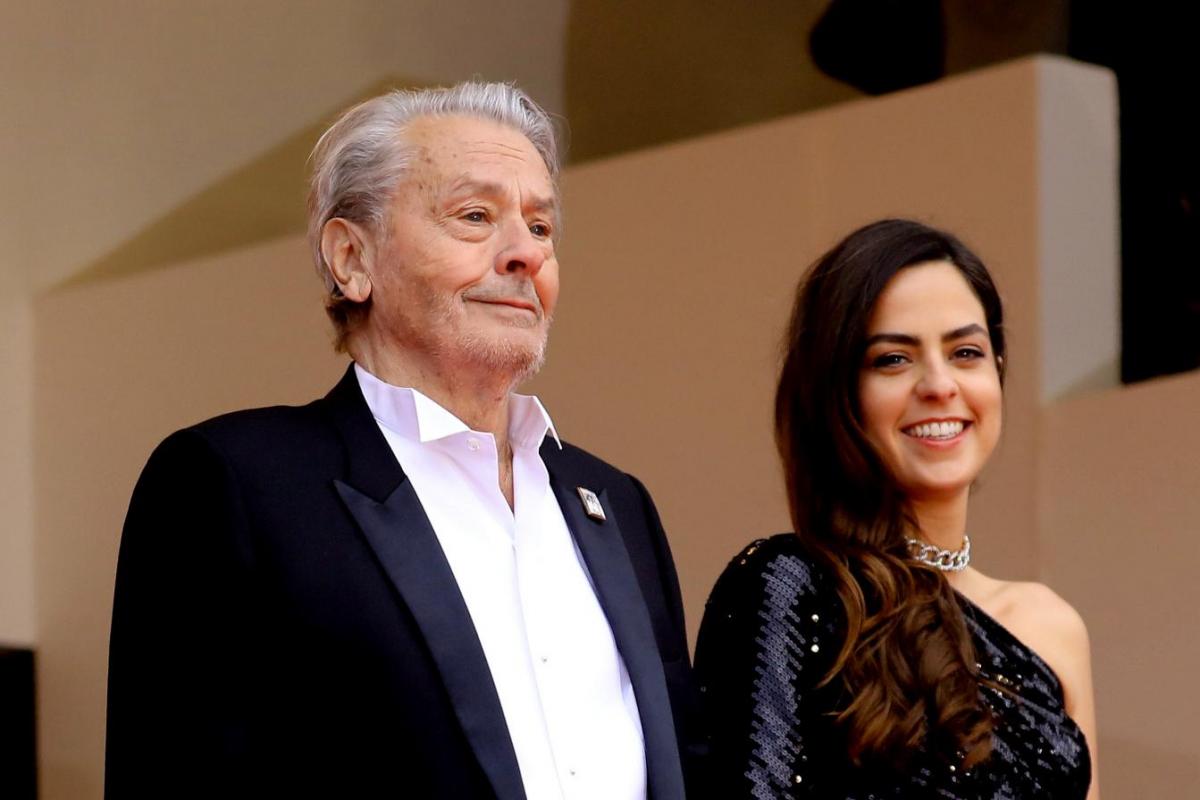 Alain Delon y su hija Anouchka, en Cannes el 19 de mayo de 2019.