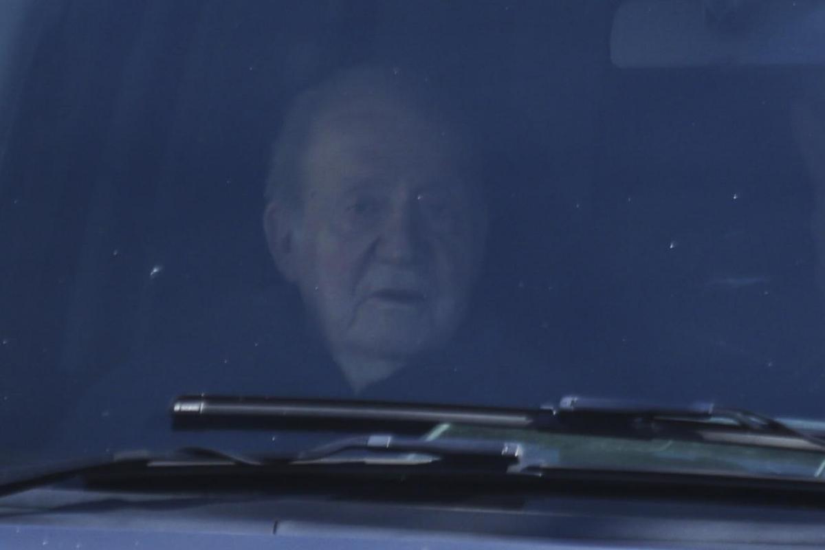 El rey emérito Juan Carlos I, a su llegada a Vitoria el 13 de marzo de 2024.