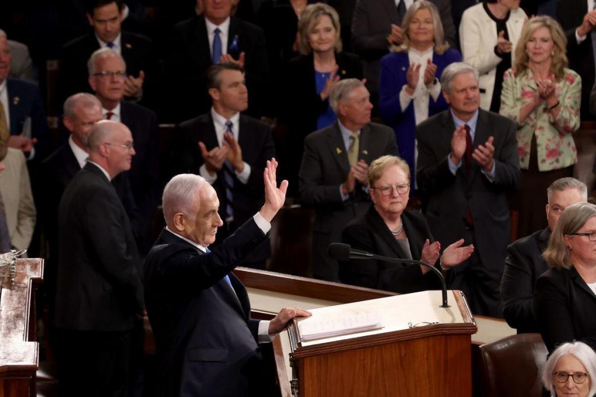 Benjamin Netanyahu saluda a los parlamentarios de EEUU