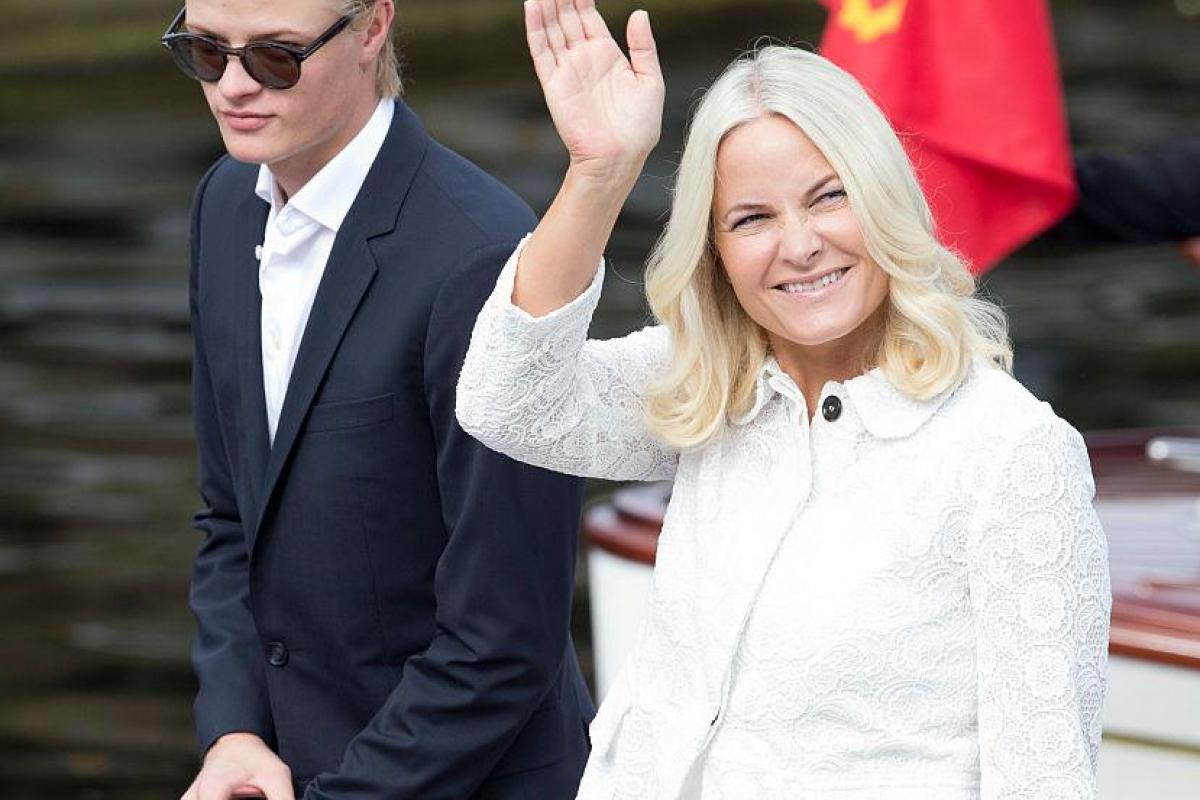 Mette-Marit de Noruega y su hijo, Marius, fotografiados el 23 de junio de 2016 en Trondheim.